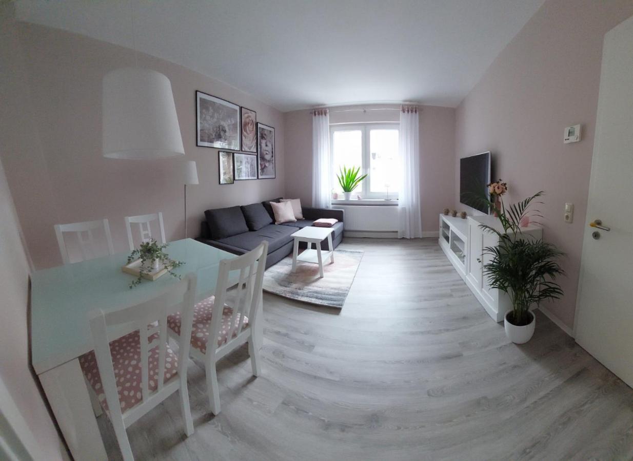Helles Modern Eingerichtetes Apartment Halle  Bagian luar foto