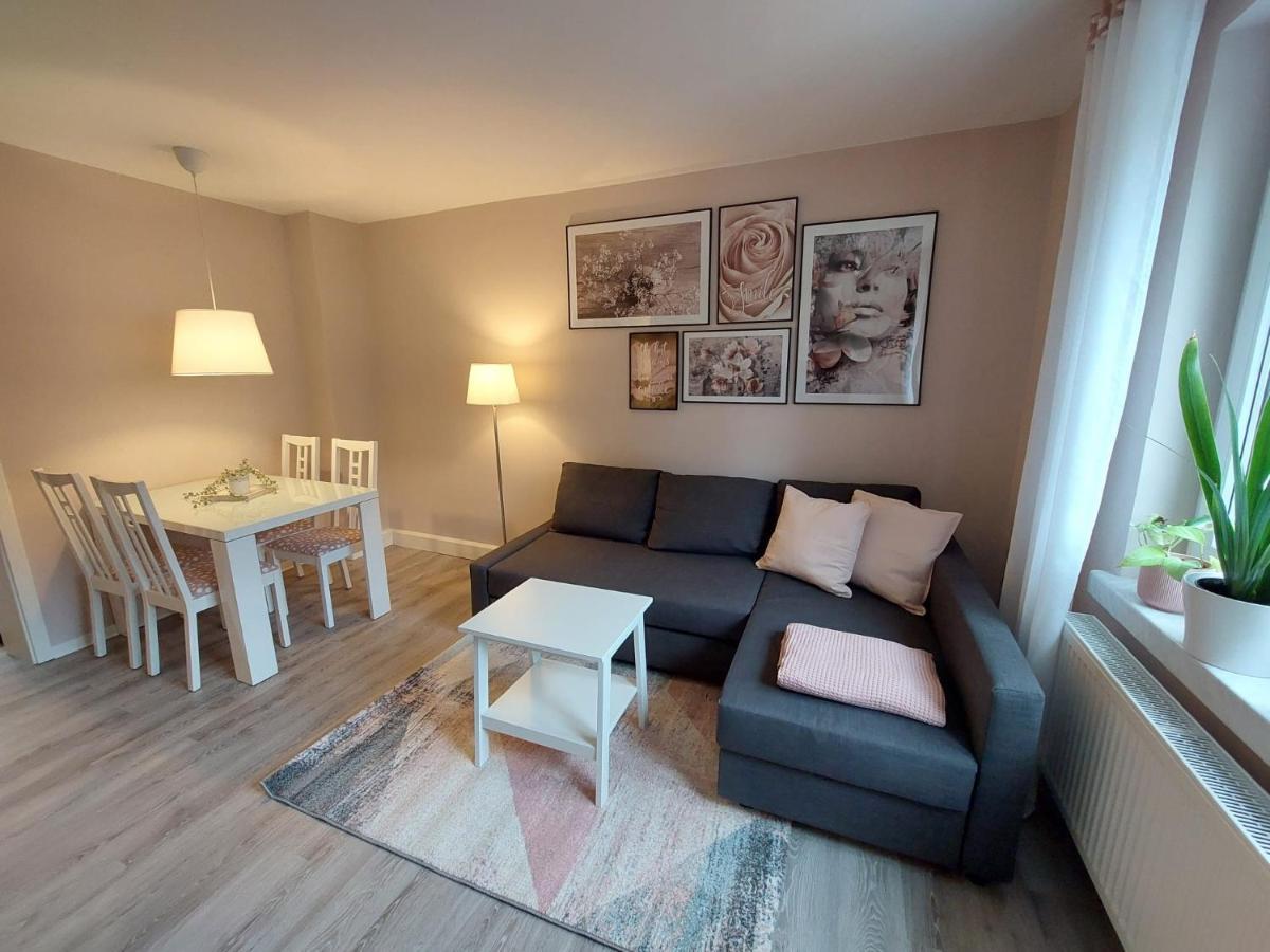 Helles Modern Eingerichtetes Apartment Halle  Bagian luar foto