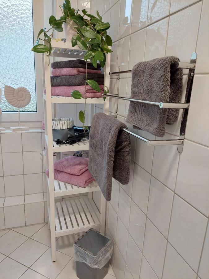 Helles Modern Eingerichtetes Apartment Halle  Bagian luar foto