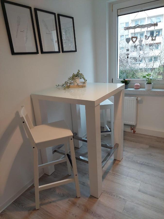 Helles Modern Eingerichtetes Apartment Halle  Bagian luar foto